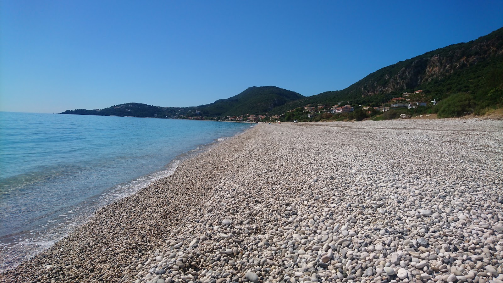 Photo of Paralia Poros with partly clean level of cleanliness
