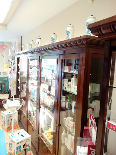 Farmacia Gonzalo Gil Y Benjamín González Cb