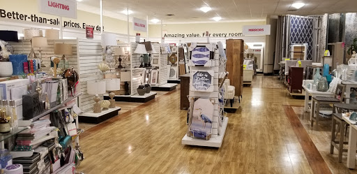 Department Store «T.J. Maxx & HomeGoods», reviews and photos, 111 Taunton St, Plainville, MA 02762, USA