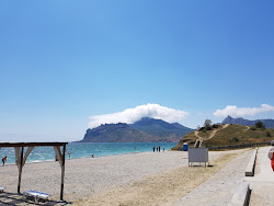 Zdjęcie Achisu Beach poparte klifami
