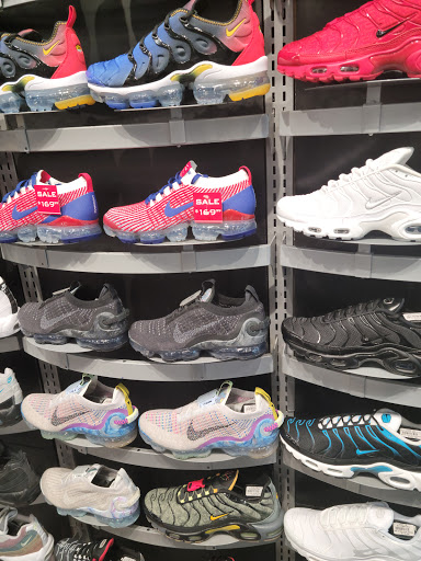 Shoe Store «Champs Sports», reviews and photos, 7439 Dadeland Mall Cir W, Miami, FL 33156, USA