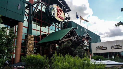 Sporting Goods Store «Bass Pro Shops», reviews and photos, 951 E Lewis and Clark Pkwy, Clarksville, IN 47129, USA