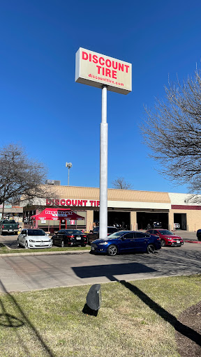 Tire Shop «Discount Tire Store», reviews and photos, 8219 Research Blvd, Austin, TX 78758, USA