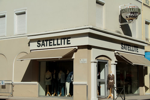 Magasin de vêtements Satellite Feurs