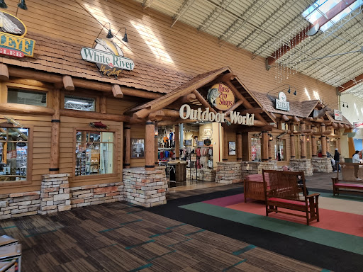 Shopping Mall «Great Lakes Crossing Outlets», reviews and photos, 4000 Baldwin Rd, Auburn Hills, MI 48326, USA