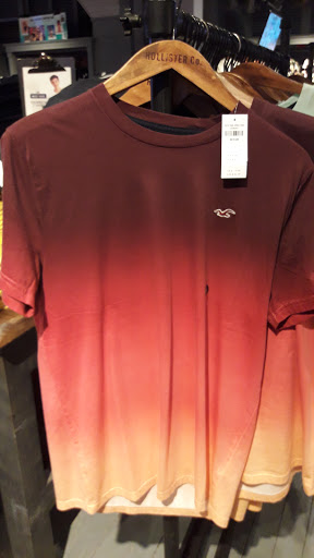 Clothing Store «Hollister Co.», reviews and photos, 282 Garden State Plaza Blvd, Paramus, NJ 07652, USA