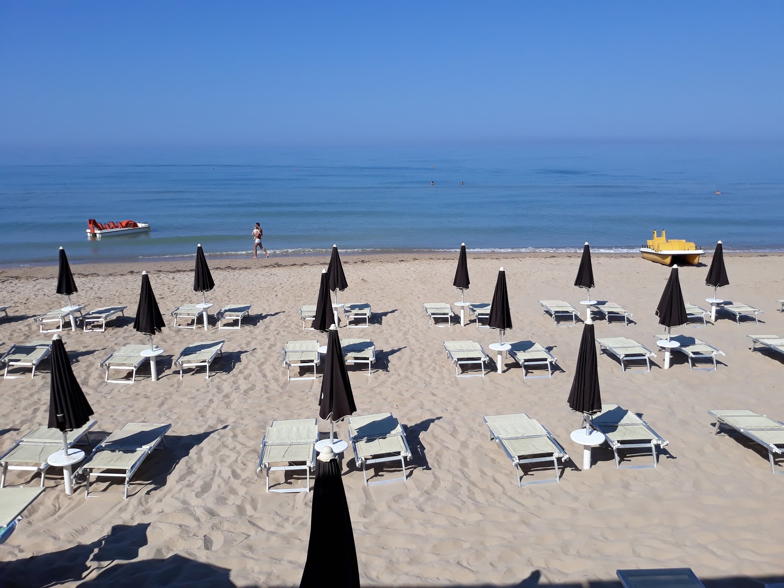 Foto de Spiaggia Marina di Acate - lugar popular entre os apreciadores de relaxamento