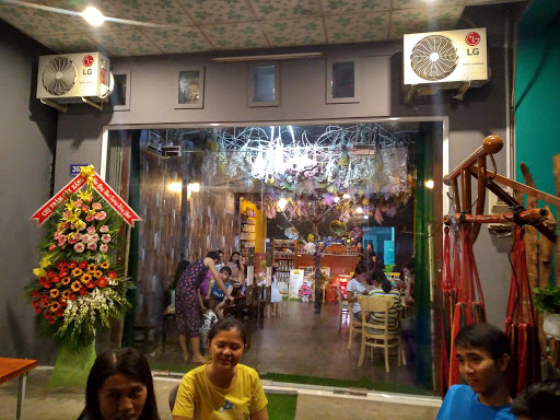 Nhà Hàng Hoàng Hậu