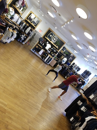 lululemon, 2924 Monroe Ave, Rochester, NY 14618, USA, 