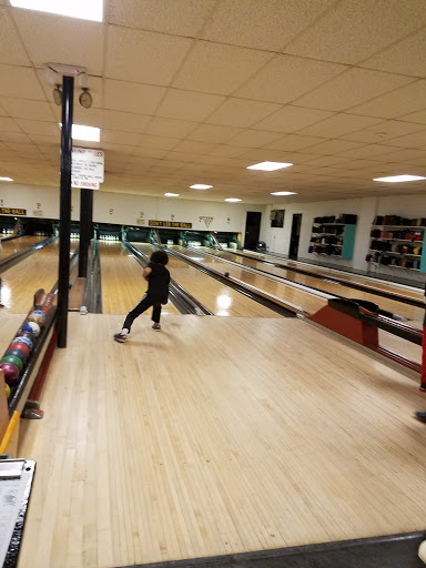 Bowling Alley «Danbury Duck Pin Lanes», reviews and photos, 7 E Hayestown Rd, Danbury, CT 06811, USA