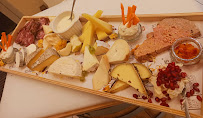 Fabrication du fromage du Restaurant La Fromagerie Saint Jean à Lyon - n°9