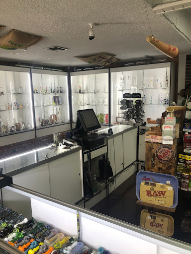 Tobacco Shop «Smokeez Smoke Shop», reviews and photos, 2301 17th St, Santa Ana, CA 92705, USA