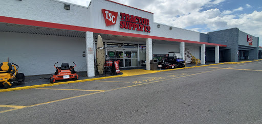 Home Improvement Store «Tractor Supply Co.», reviews and photos, 100 W Ardice Ave #1, Eustis, FL 32726, USA