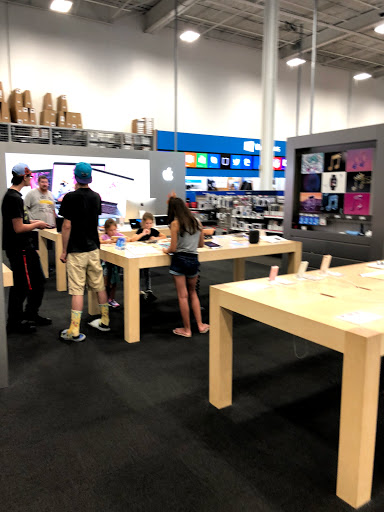 Computer Store «Apple Rockingham Park», reviews and photos, 99 Rockingham Park Blvd, Salem, NH 03079, USA