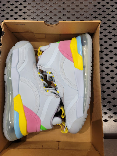 Clothing Store «Nike Factory Store», reviews and photos, 2950 I-20 Frontage Rd #755, Grand Prairie, TX 75052, USA