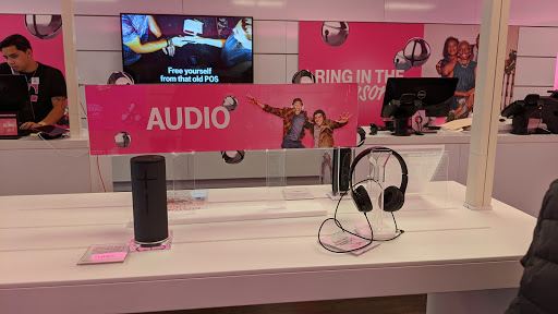 Cell Phone Store «T-Mobile», reviews and photos, 2431 US-1, North Brunswick Township, NJ 08902, USA