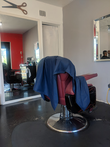 Barber Shop «Bellos Barbershop», reviews and photos, 833 E University Ave, Des Moines, IA 50316, USA