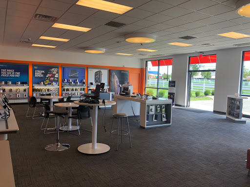 Cell Phone Store «AT&T Authorized Retailer - Jeffersonville», reviews and photos, 3111 E 10th St, Jeffersonville, IN 47130, USA