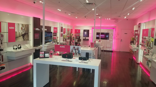 Cell Phone Store «T-Mobile», reviews and photos, 680 W Huntington Dr, Monrovia, CA 91016, USA