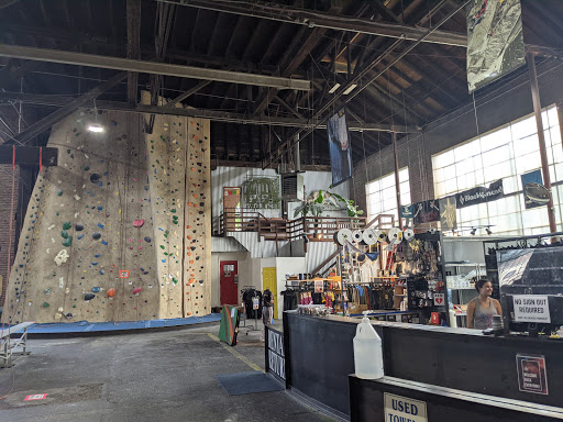 Rock Climbing Gym «Sacramento Pipeworks Climbing and Fitness», reviews and photos, 116 N 16th St, Sacramento, CA 95814, USA