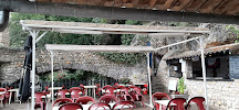 Atmosphère du Restaurant Guinguette Moulin Roc Tombé à Saint-Ambroix - n°9
