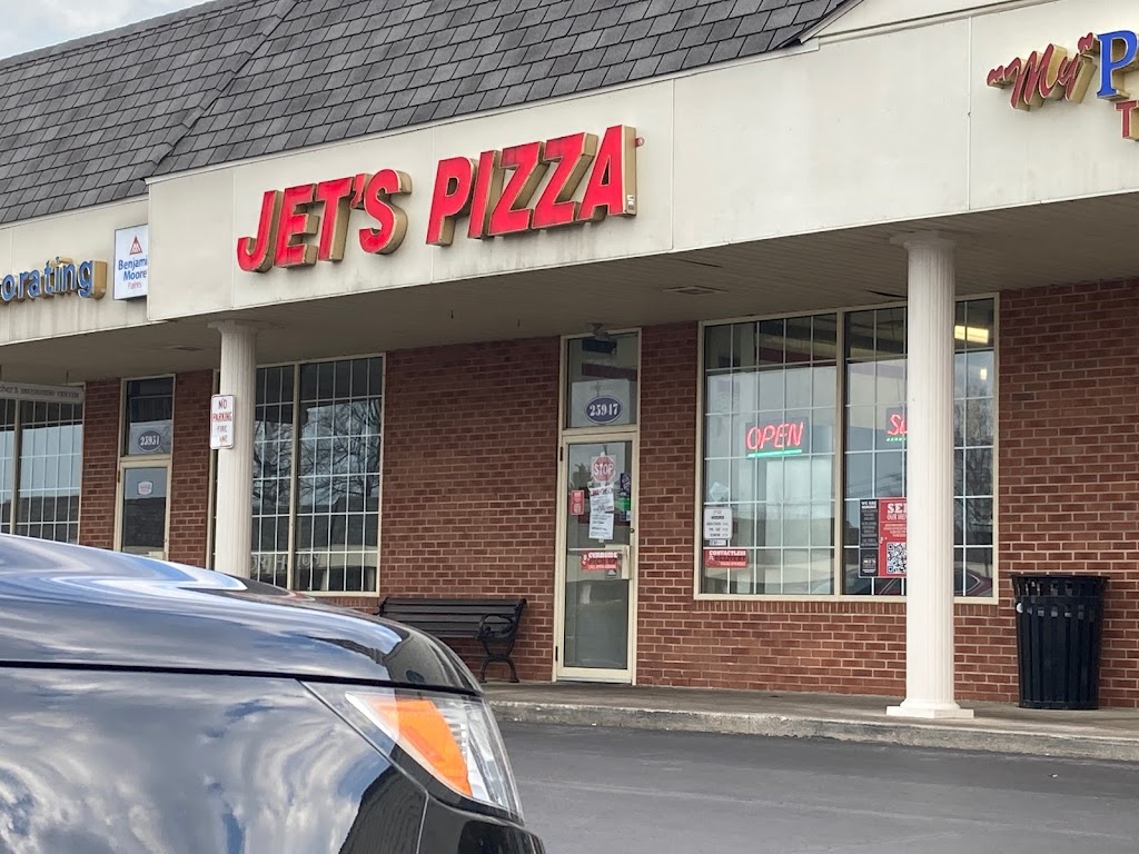 Jet's Pizza 44145