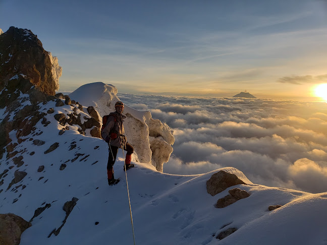 Opiniones de Lonely Summits "Climbing and Outdoor Travel" en Machachi - Agencia de viajes