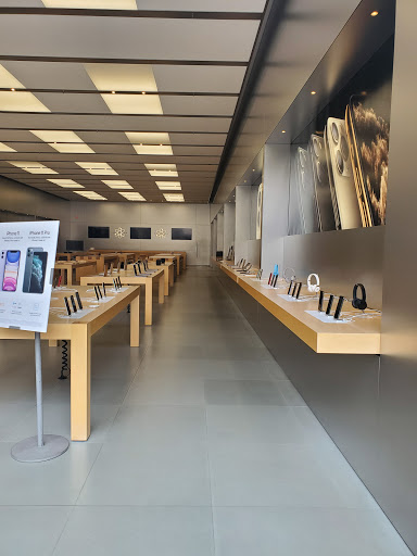 Apple Valencia Town Center image