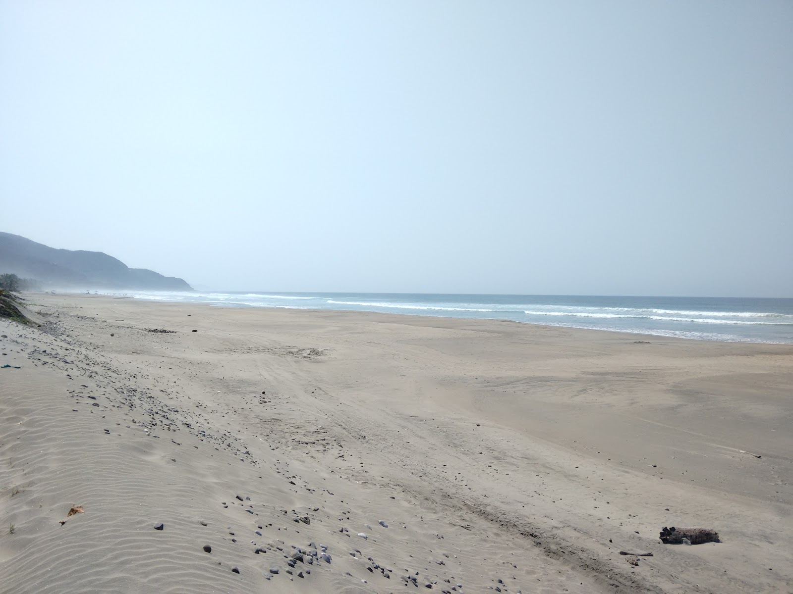 Photo de Municipio de Aquila Beach protégé par des falaises