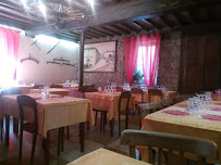 Atmosphère du Restaurant français Restaurant Les Touristes même propriétaire depuis 30 ans à Yzeron - n°7