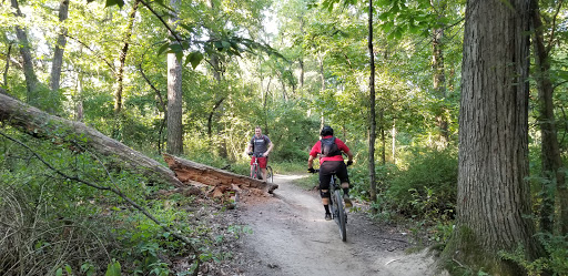 Nature Preserve «Maple Lake East - Mountain Bike Staging Area», reviews and photos, 9500 Willow Springs Rd, Willow Springs, IL 60480, USA
