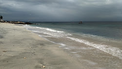 Foto von Kutampi Beach mit geräumiger strand