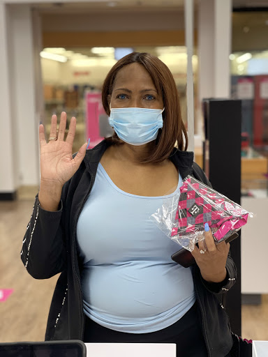 Cell Phone Store «T-Mobile», reviews and photos, 3000 Grapevine Mills Pkwy #105, Grapevine, TX • 76051-2011, USA