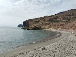 Photo de Cala Carbon avec baie spacieuse