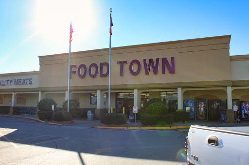 Grocery Store «Food Town», reviews and photos, 302 N Main St, Highlands, TX 77562, USA