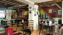 Atmosphère du Restaurant Le Bistrot du Théatre à Jouy-le-Moutier - n°2