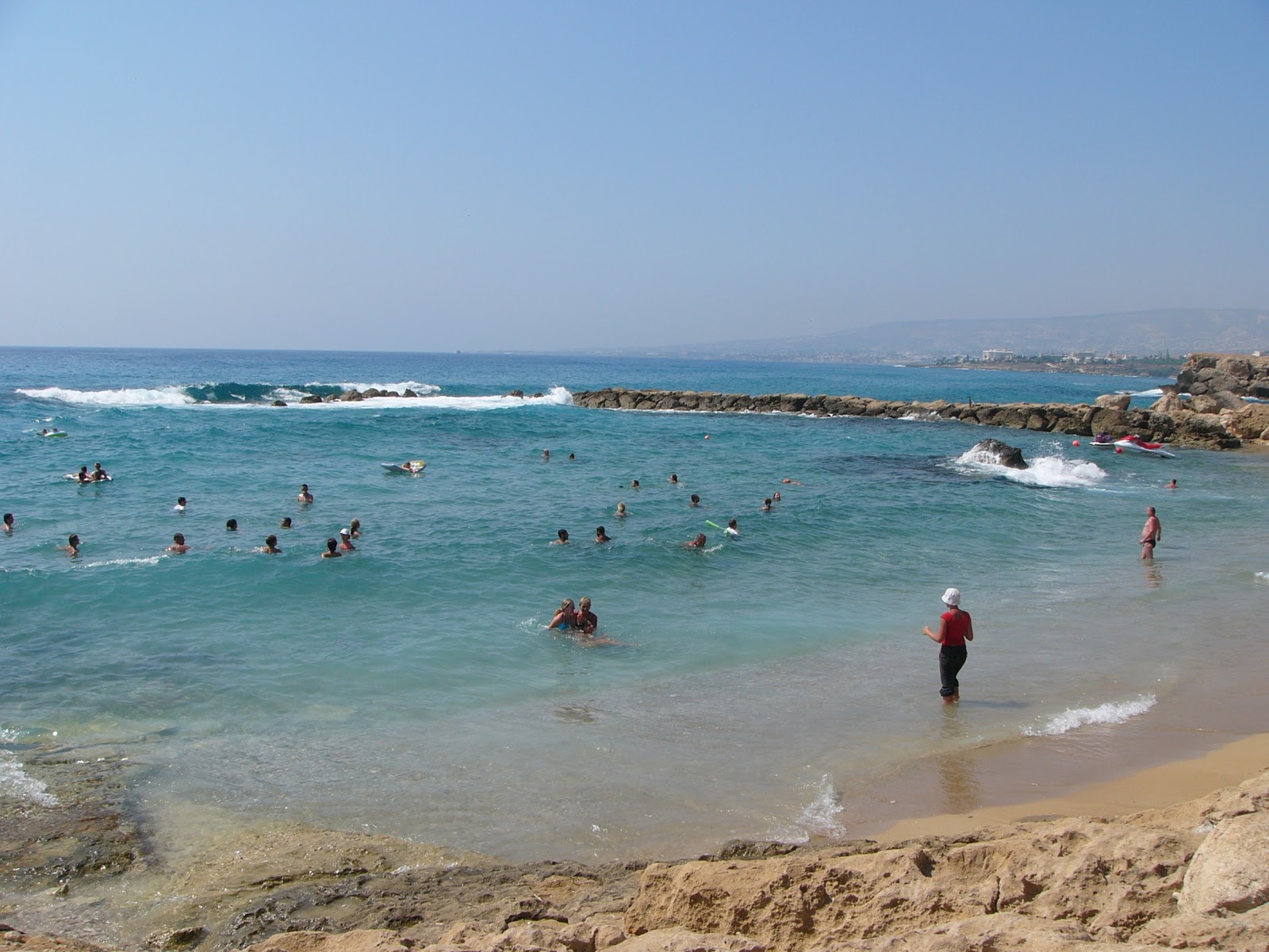 Foto av Alikes beach II med turkos rent vatten yta