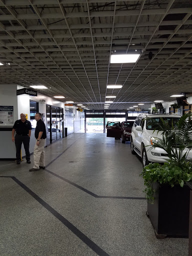 Lexus Dealer «McGrath Lexus of Chicago», reviews and photos, 1250 W Division St, Chicago, IL 60642, USA