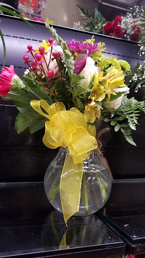 Grocery Store «Quality Food Center», reviews and photos, 1009 Monroe Ave, Enumclaw, WA 98022, USA