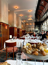 Atmosphère du Restaurant français Brasserie La Lorraine à Paris - n°3