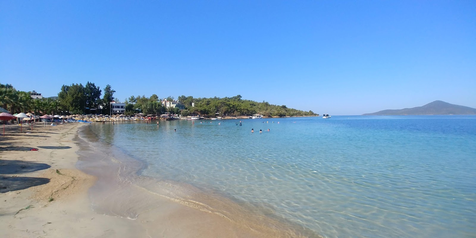 Foto von Zeytinli Beach mit beiger sand Oberfläche