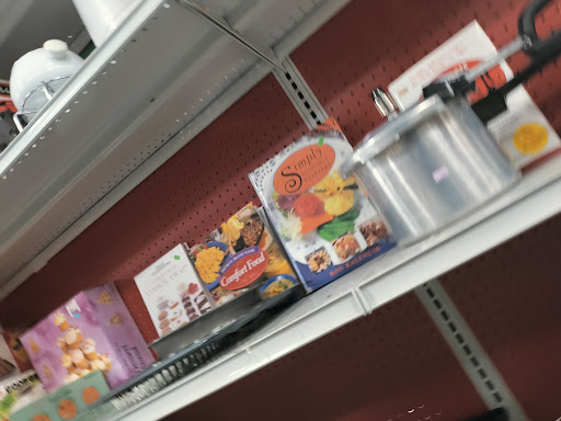 Thrift Store «The Salvation Army Family Store & Donation Center», reviews and photos, 823 E Auburn Rd, Rochester Hills, MI 48307, USA