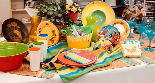 Thrift Store «Village Thrift Store», reviews and photos, 300 River Rd, Wimberley, TX 78676, USA