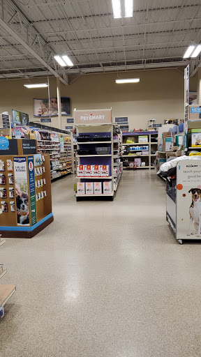 Pet Supply Store «PetSmart», reviews and photos, 5 Main St, East Hartford, CT 06118, USA