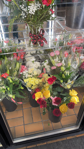 Grocery Store «Schnucks», reviews and photos, 1160 Shackelford Rd, Florissant, MO 63031, USA