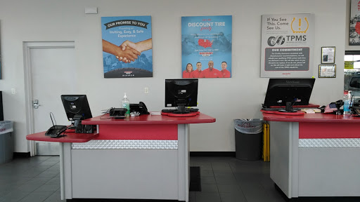 Tire Shop «Discount Tire Store - Algonquin, IL», reviews and photos, 2341 W Algonquin Rd, Algonquin, IL 60102, USA