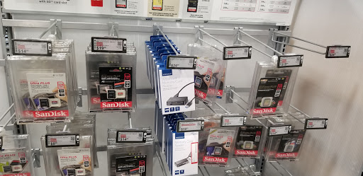 Shopping Mall «Newport Plaza», reviews and photos, 125 Eighteenth St, Jersey City, NJ 07310, USA