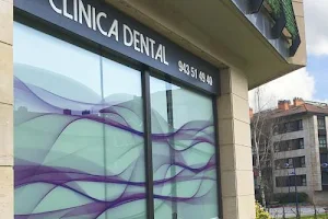 Clínica Dental Rentería. Dr. Leví Cuadrado. Implantes dentales, ortodoncia invisible image