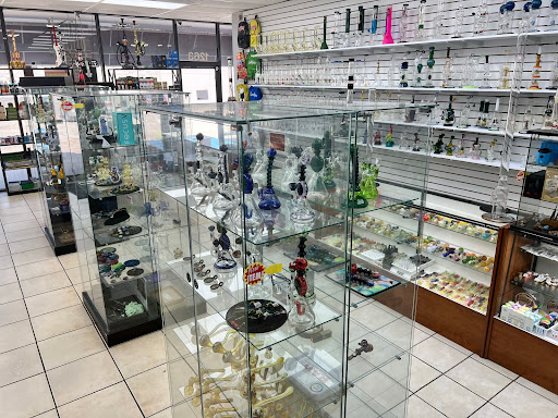 Tobacco Shop «Smoke Tokz Head Shop KC», reviews and photos, 1263 W 103rd St, Kansas City, MO 64114, USA
