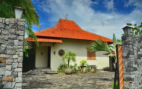 Villa Aquin image